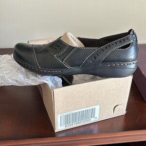 NIB Clark’s women’s loafer in black.  Women’s size 7.5 Narrow.  A+ quality.